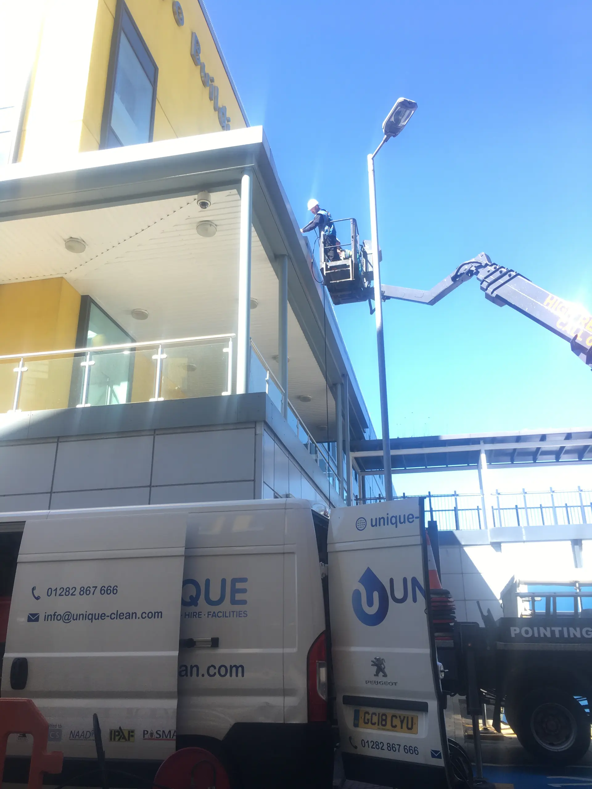 Cherry picker hire, photo 3