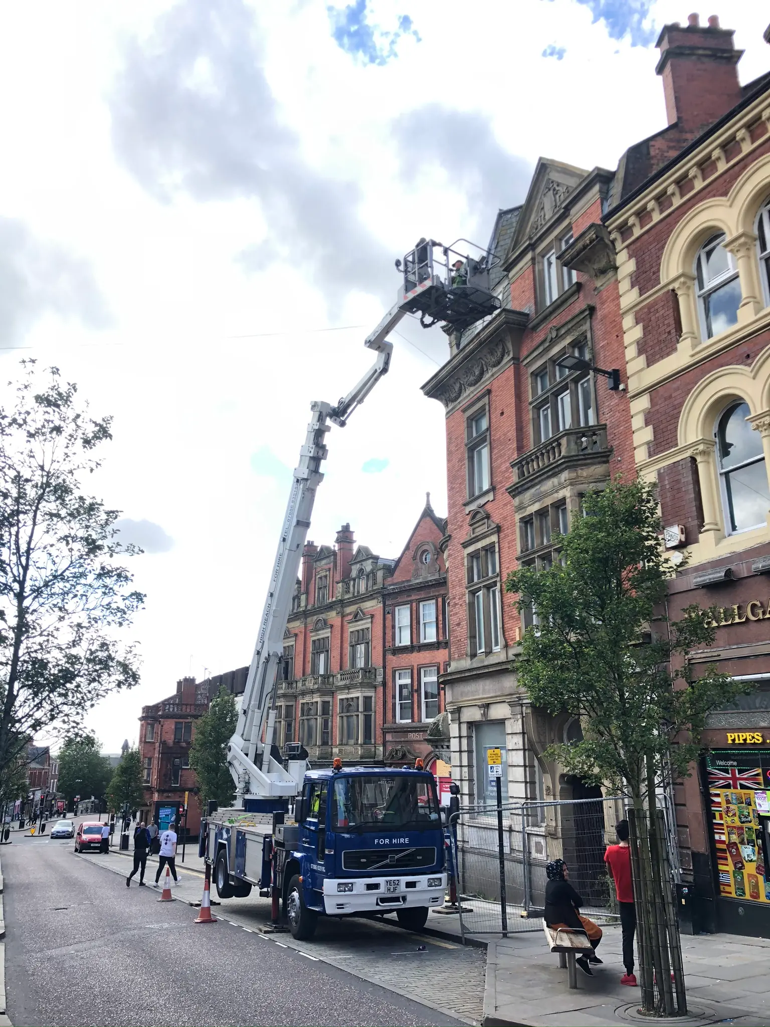 Cherry picker hire, photo 6